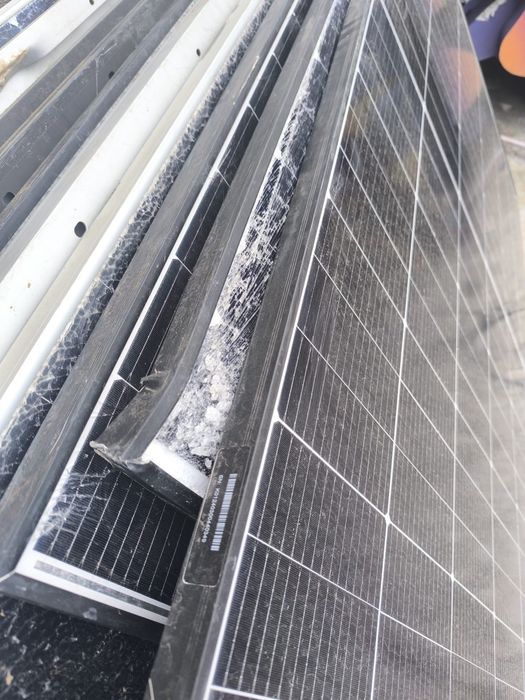Panouri solare cu defecte fisuri pentru piese 11 panouri x 15 lei bucata Trina Solar 425W. 2,28 m × 1,13 m Panouri fotovoltaice LONGi 570W – 2.2m