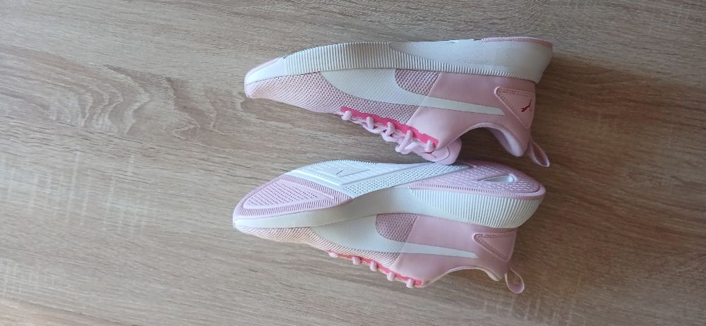 Маратонки Adidas и Puma