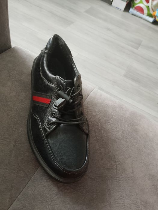 Продам кожаные туфли 31р и 34 р