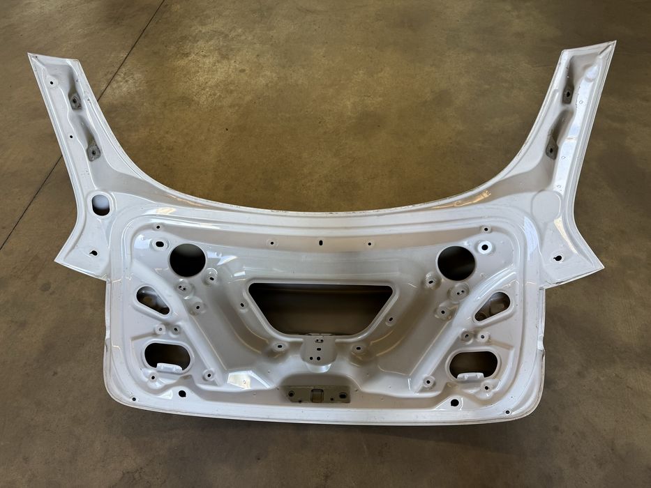 Tesla model 3 капак багажник