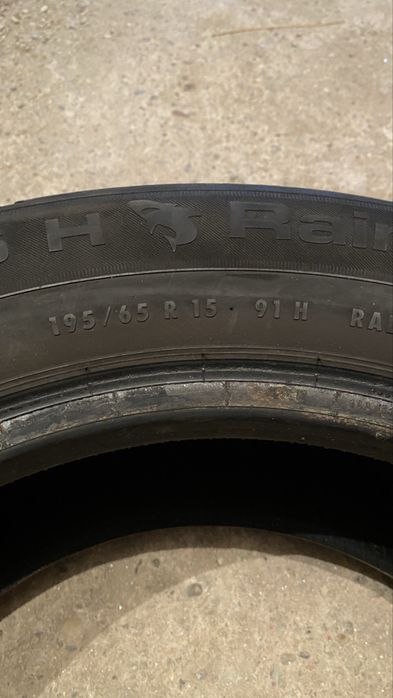 Vand 4 anvelope de vara Uniroyal, 195/65/R15, in stare foarte buna