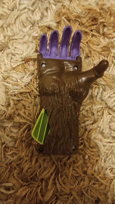 Werewolf Monster Gripper Hand 5” McDonald’s Scooby-Doo Toy - Скуби-Ду