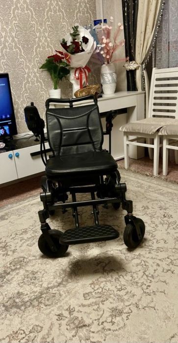 Продам электрическую инвалидную коляску