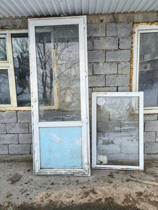Продам пластик дверь и окно
