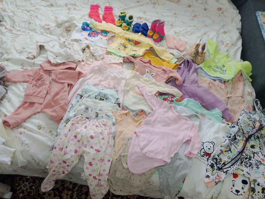 Прадм вещи на девочку от 1 месяца до 5 месяцев.