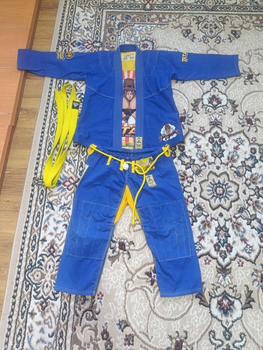 Продаеться кимано