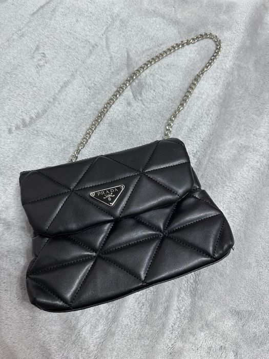 Нова дамска чанта Prada