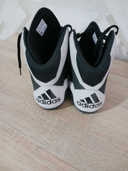 Мъжки обувки на Adidas