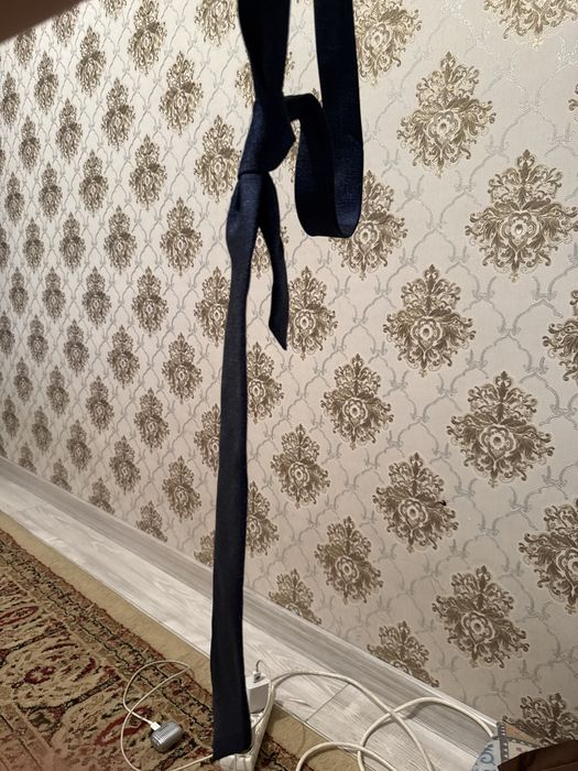 Продам синий галстук