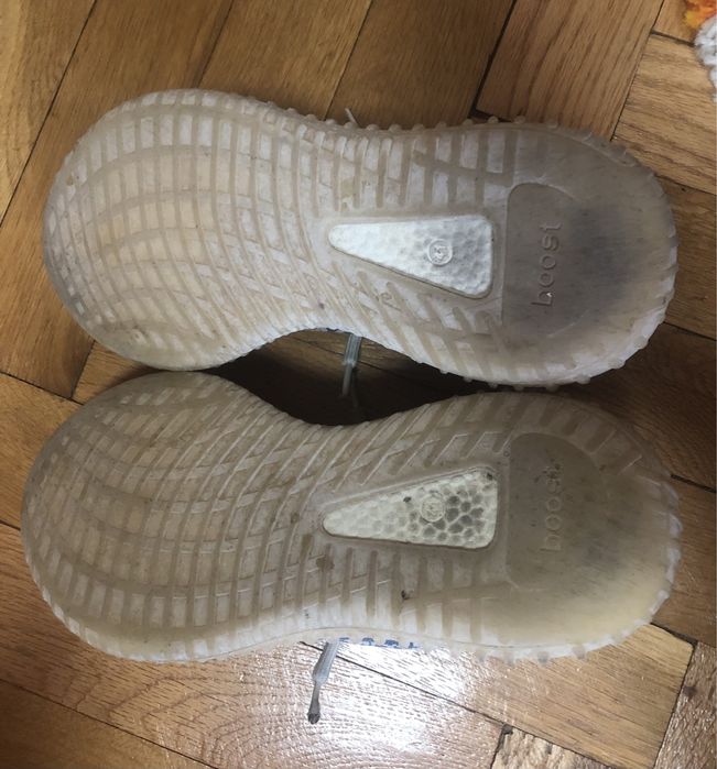 Yezzy 350 v2 foarte buna