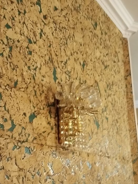 Люстры и бра разные