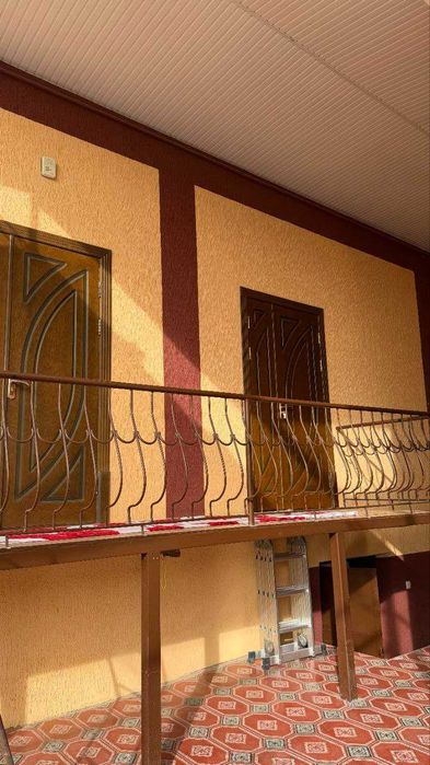 Продам угловой дом на участке 6 соток в центре Кибрая