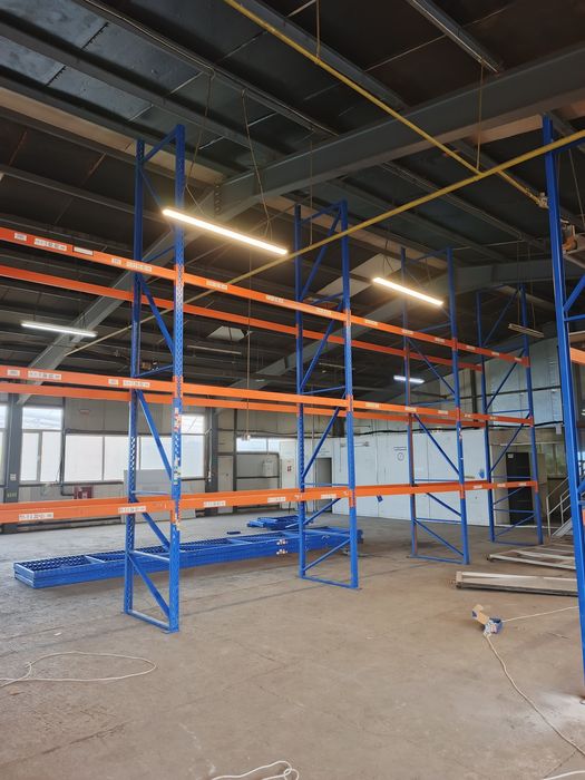 Rafturi metalice industriale second-hand pentru depozitare paleti L2.7M