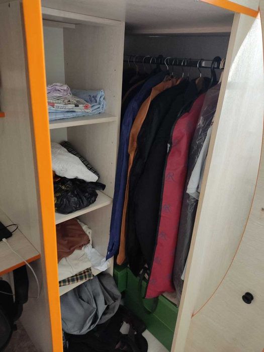 детский двухъярусный кровать с отдельным шкафом