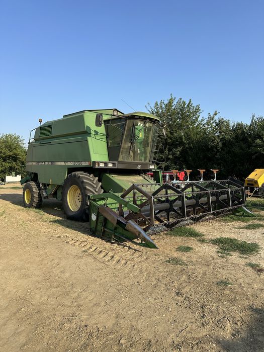 Combina john deere 2056