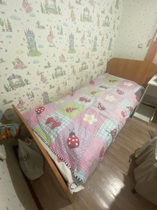 Продам кровать с матрасом 200/100