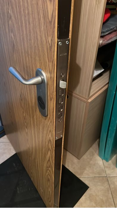 Deblocari usi non stop