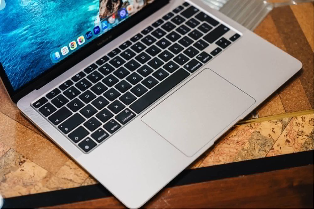 Apple Macbook 13 M1 8GB RAM / 256SSD