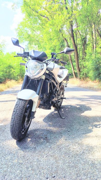 Hyosung GT650 Naked (nu Suzuki Yamaha Honda Kawasaki))