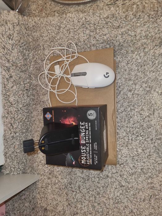 Mouse gaming logitech G203 la pachet cu Mouse bungee Deltaco