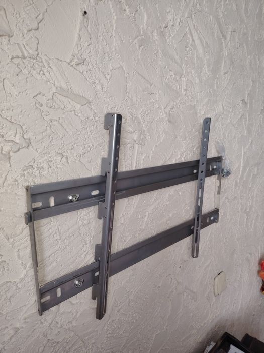 Настенный держатель для телевизора