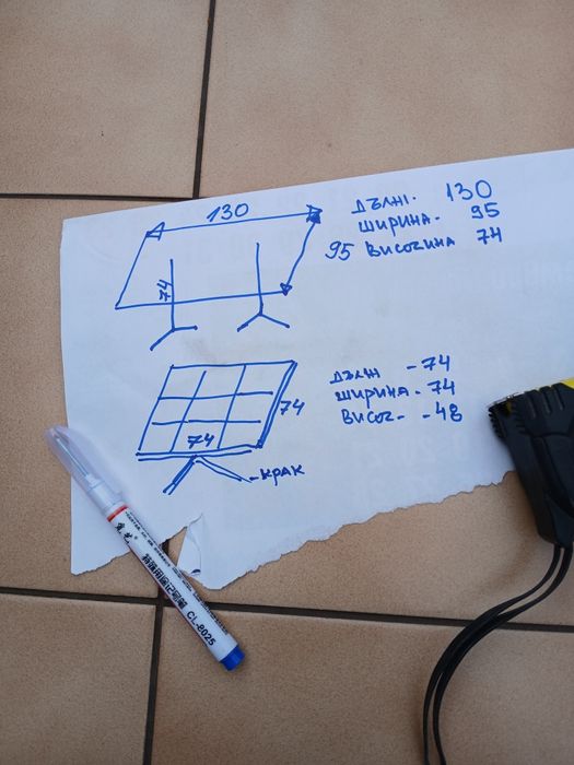 Продавам две маси и 6 стола