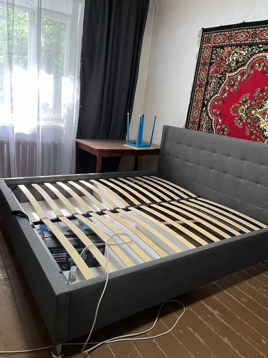 Двуспальная кровать