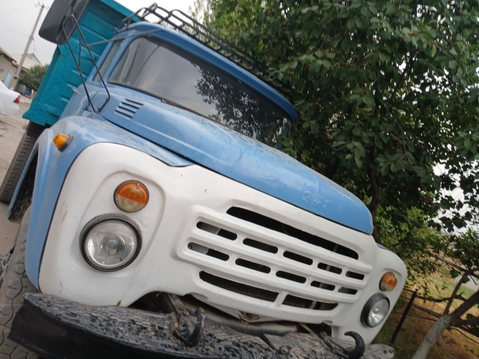 ZIL 130 sotiladi