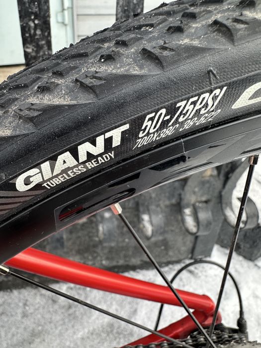 Гравийный велосипед Giant Revolt 1