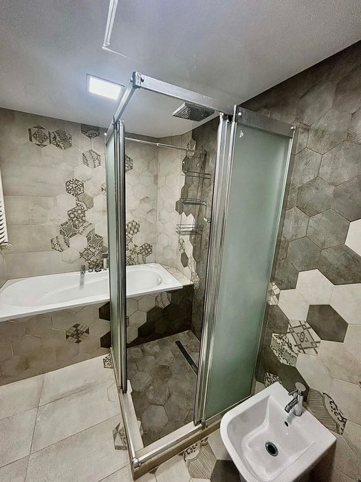 Тристаен апартамент, под наем, Център