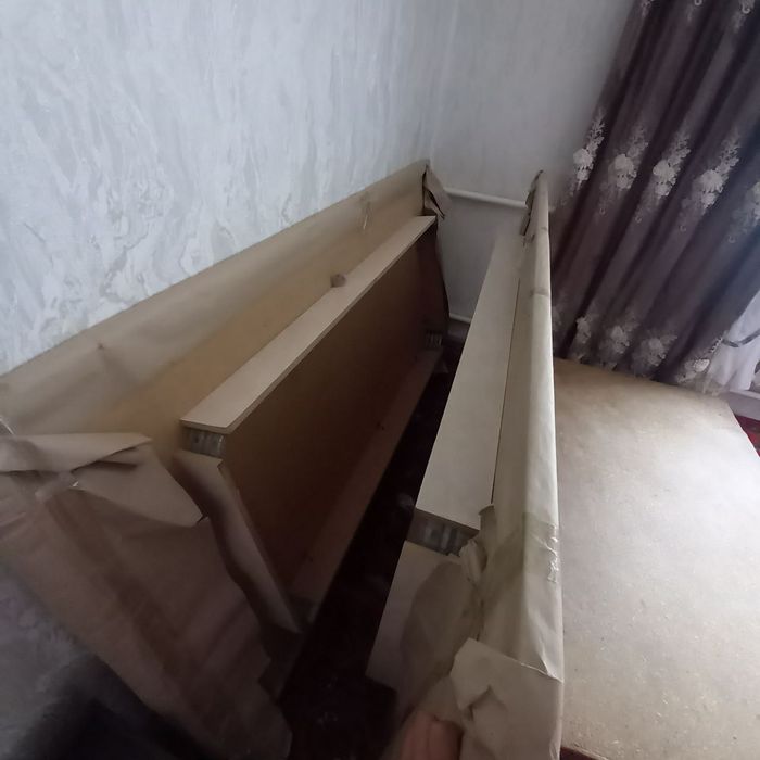 Стол новый   2  в одном  стол и   хан тахта