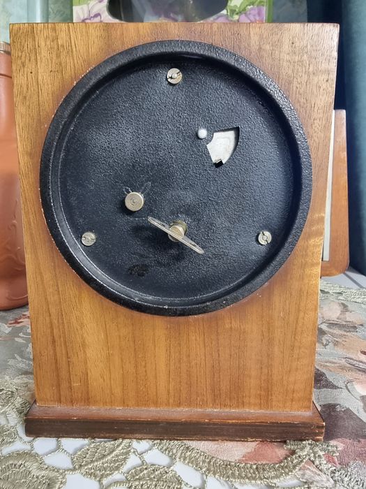 Маяк настенные и настольные часы СССР