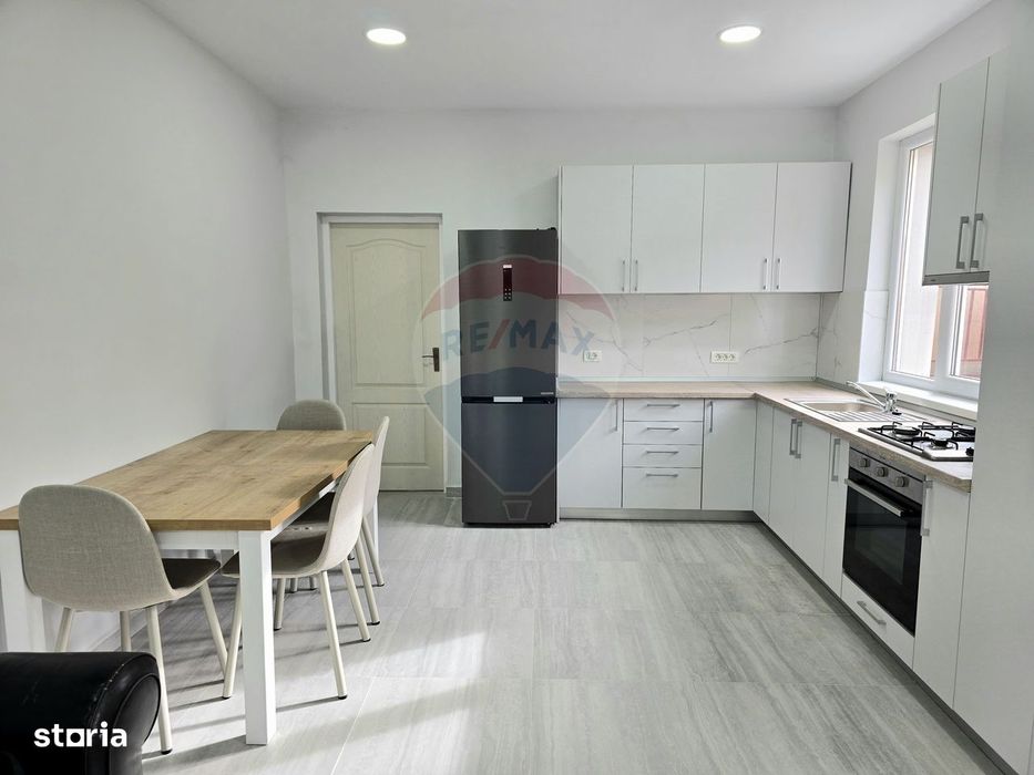 Apartament la casă cu 3 camere - prima închiriere - parcare inclusă