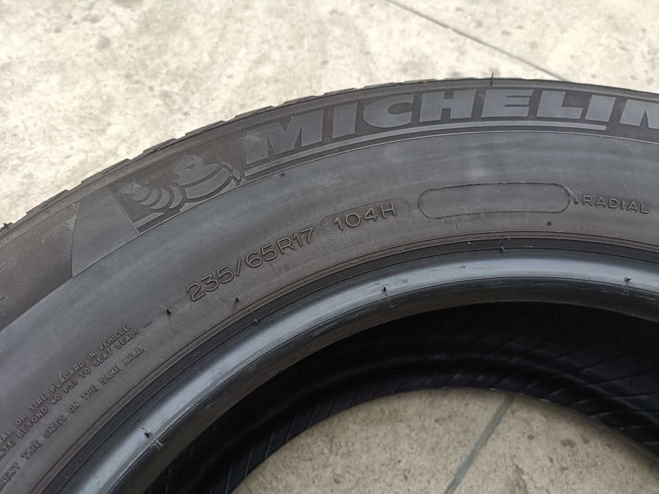 Doua anvelope iarna 235 65 17 michelin latitude alpin LA2 cu 7,5 mm