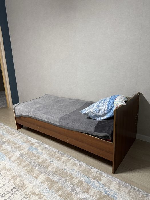 мебель, кровать односпальные есть 2