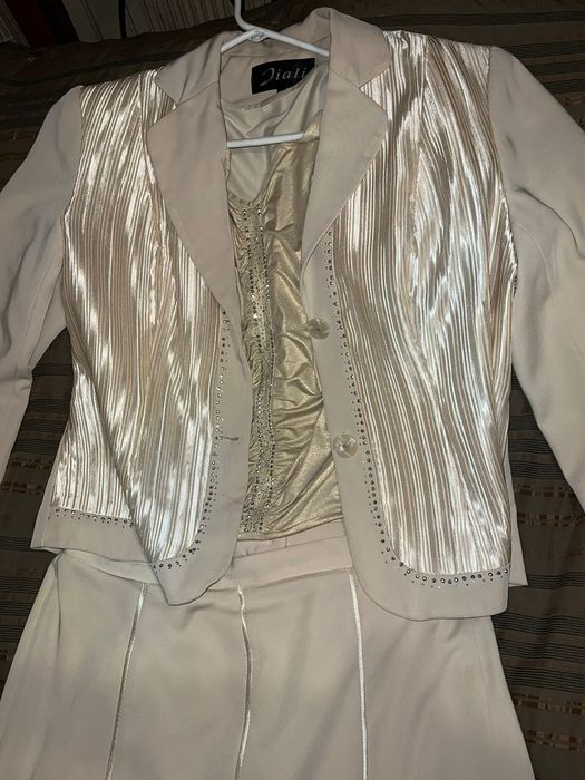 Продам костюм тройка