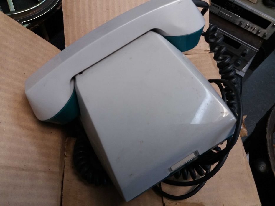 Телефонные аппараты ретро.