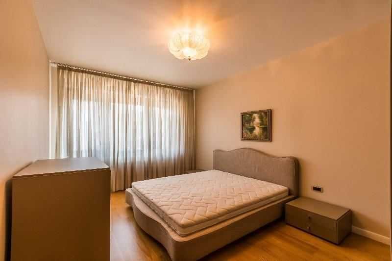 Продава се Четиристаен апартамент в София, Малинова долина - 120000 кв.м за 2 €/кв.м - Снимка #2