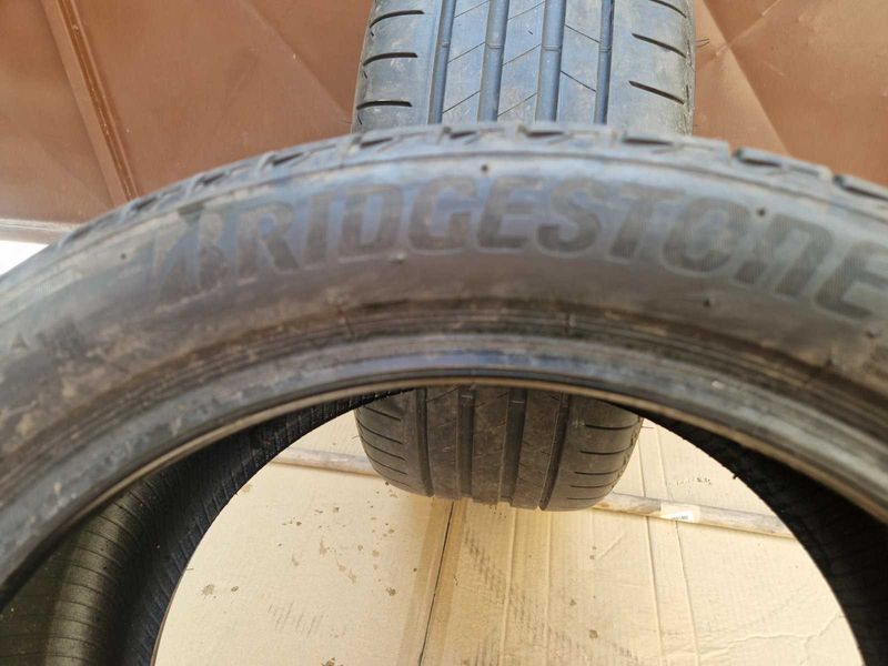 2 Bridgestone R18 255/40
летни гуми
DOT4122