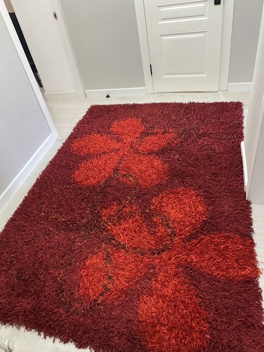 Продам ковер в хорошем состоянии ( травка)