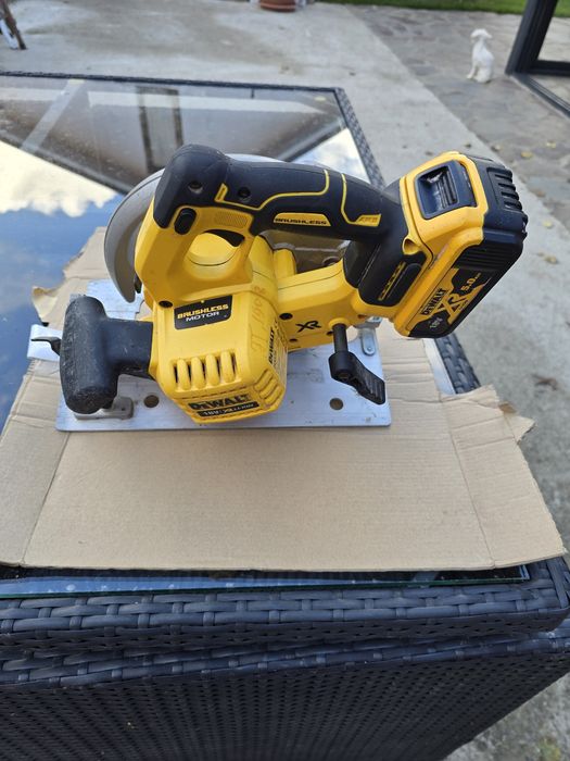Circular dewalt DCS570 brushless