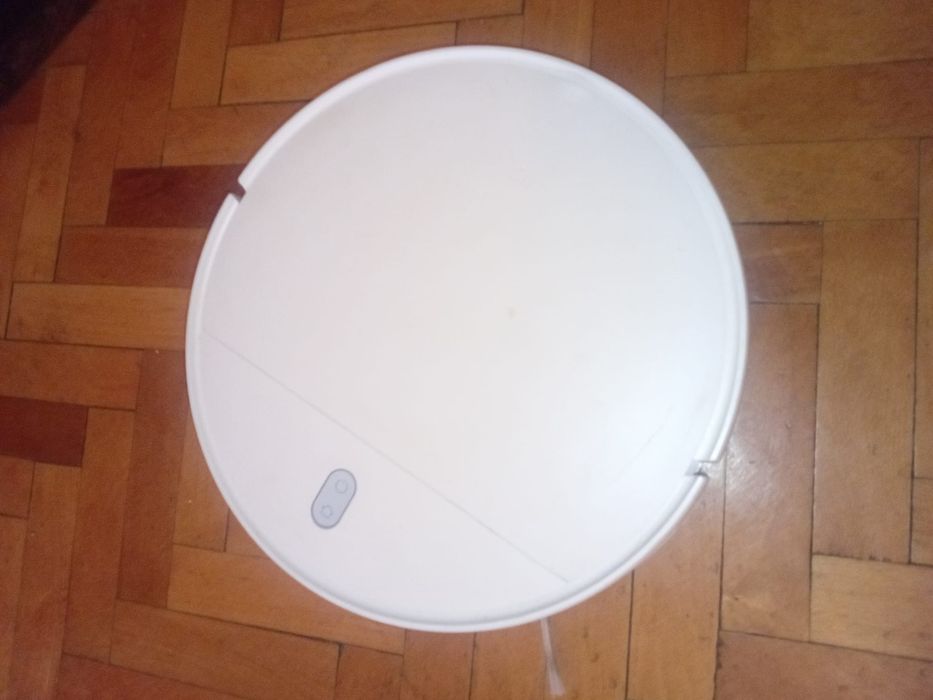 Mi robot vacuum-mop essential, aspira si spala,are statia de incarcare