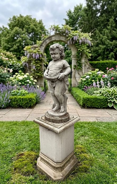 Ренесансова бетонна статуя ‘Пикаещото момченце’