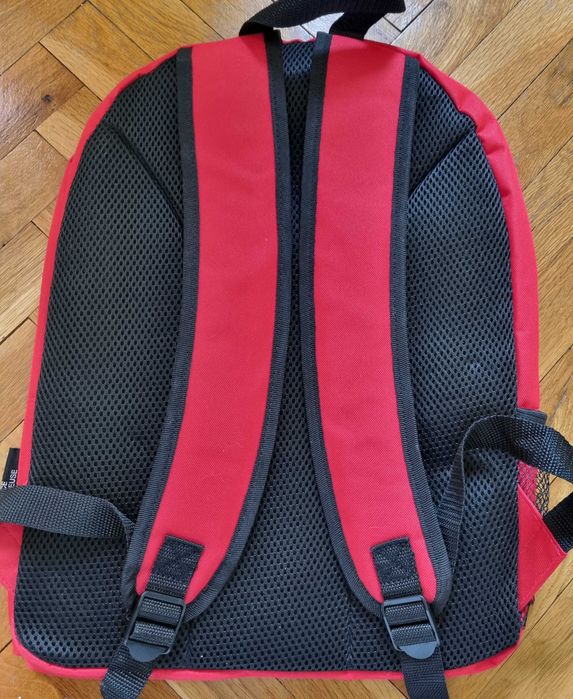 Спортна червена раницата