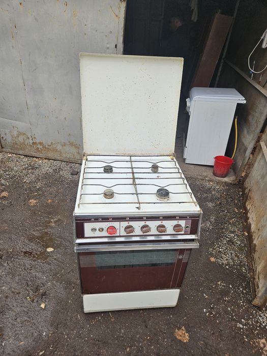 Продаётся газ плиту рабочий