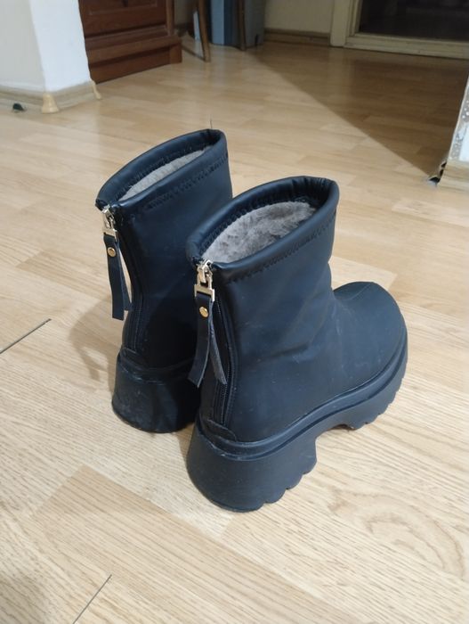 Зимние ботинки женские