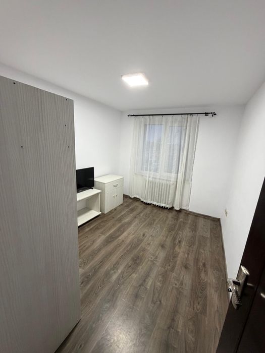 Apartament 3 camere , 2 bai  de inchiriat