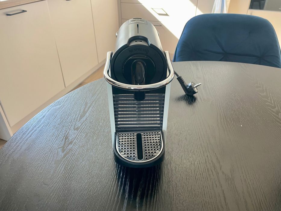 Aparat de cafea Nespresso Pixie – folosit, funcțional