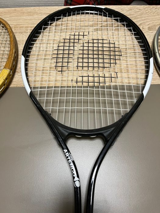 Ракети за тенис на корт