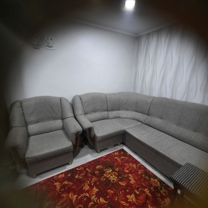 Продам угловой диван + 2 кресла
